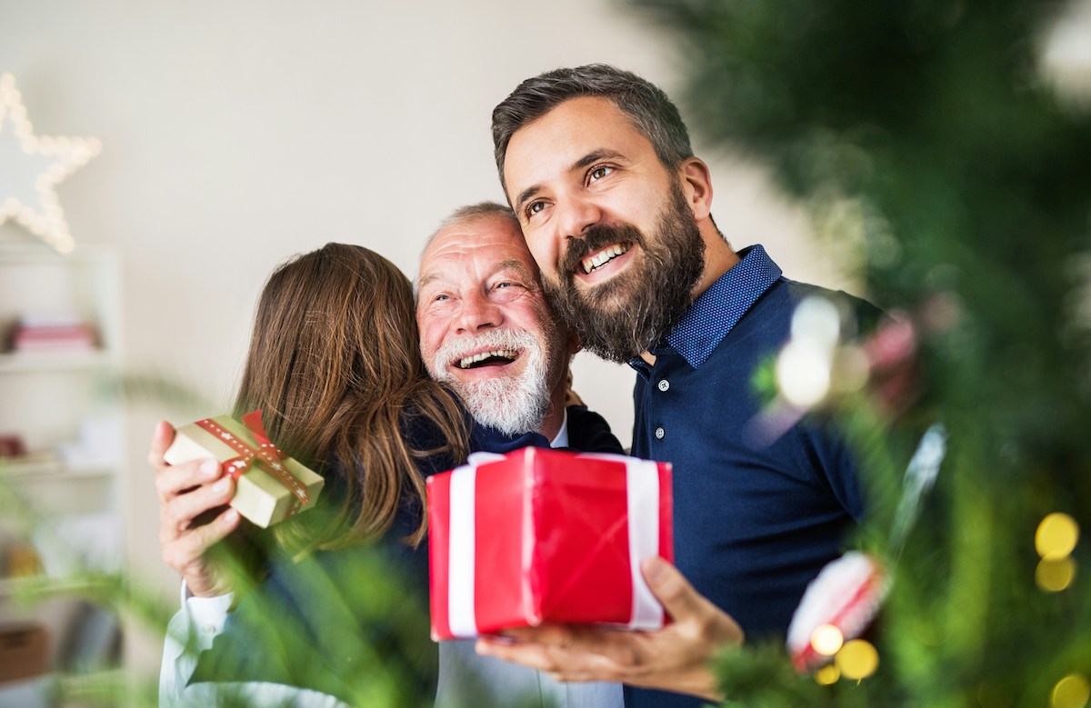 The Best Dental Health Tips for Maintaining Dental Implants During the Holiday Season